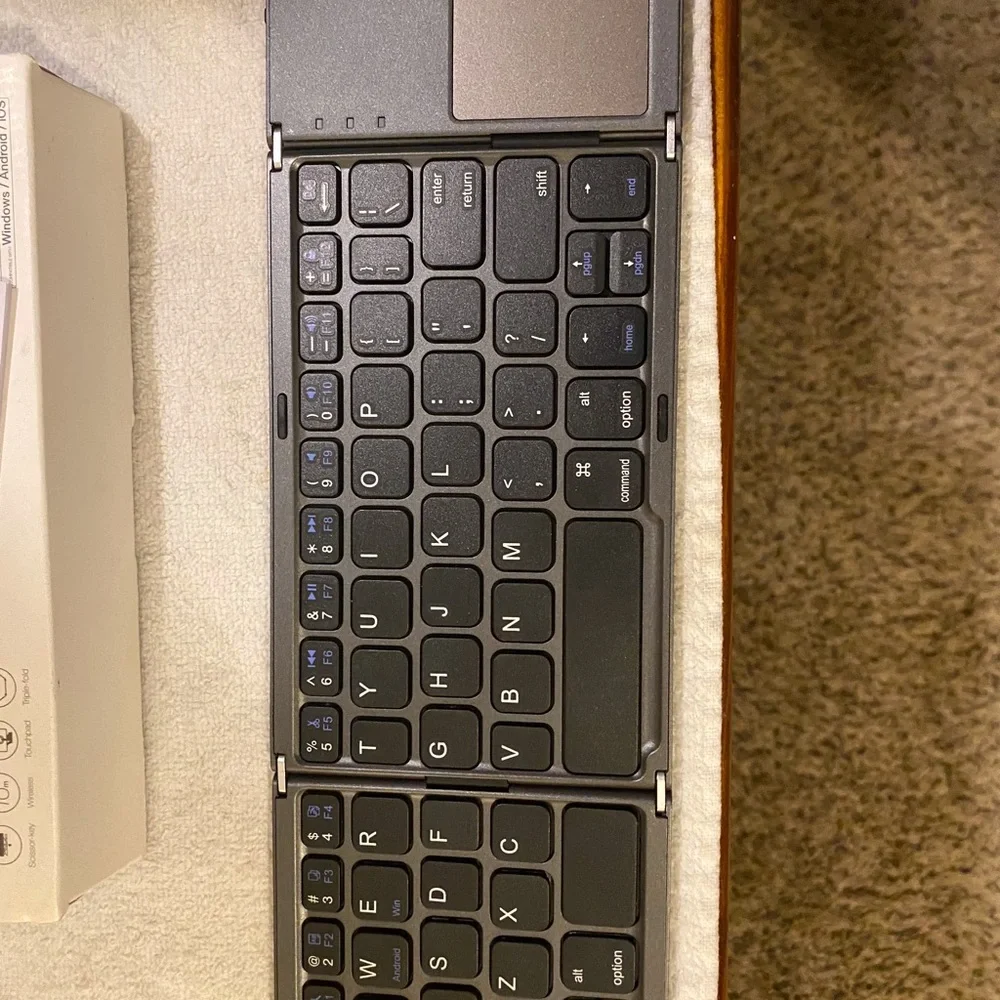 Tri~Fold Keyboard With Touchpad